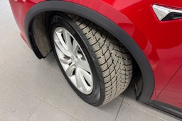 punainen Tesla Model X 2017 kuva 13.