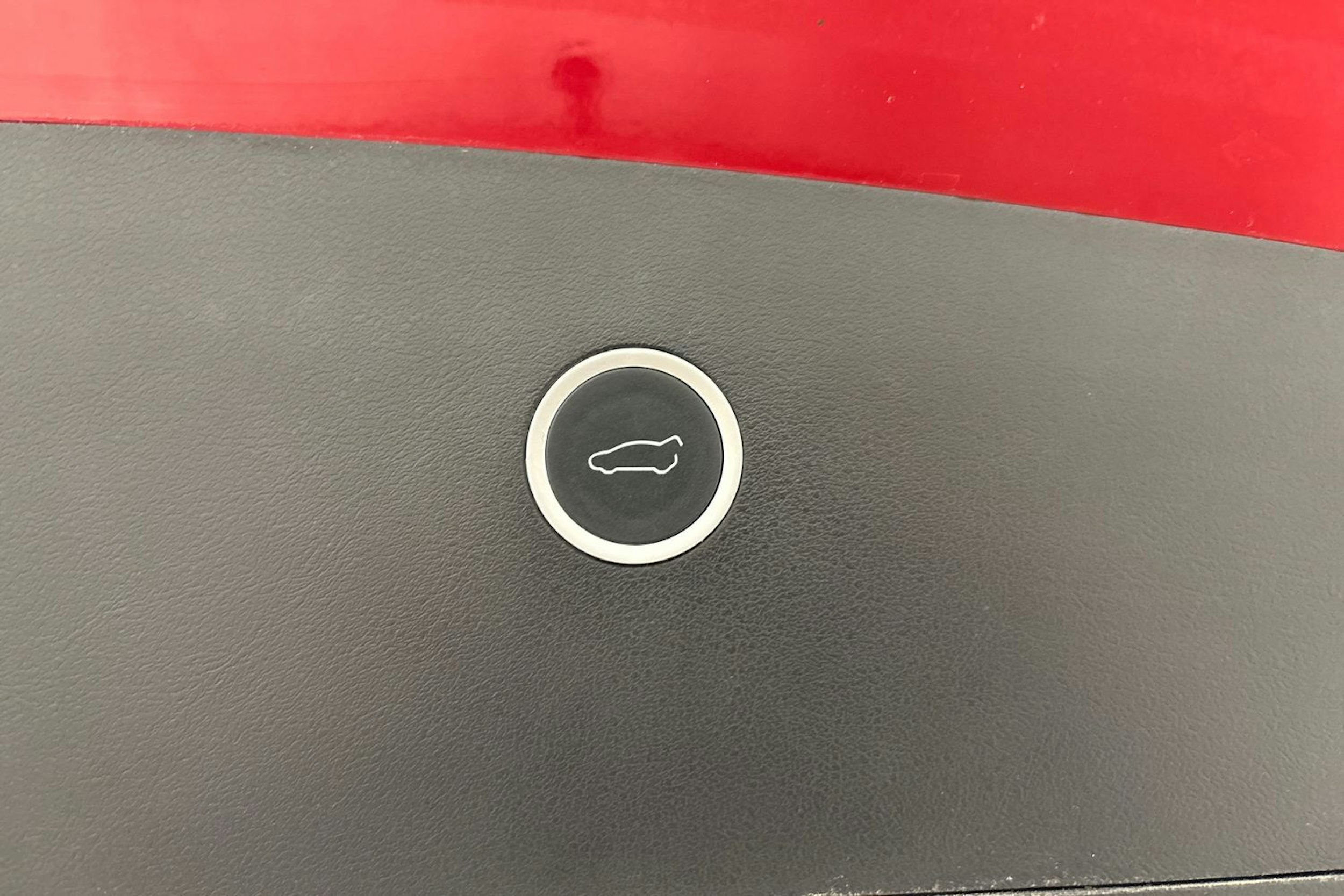 punainen Tesla Model X 2017 kuva 16.