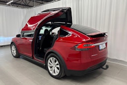 punainen Tesla Model X 2017 kuva 18.