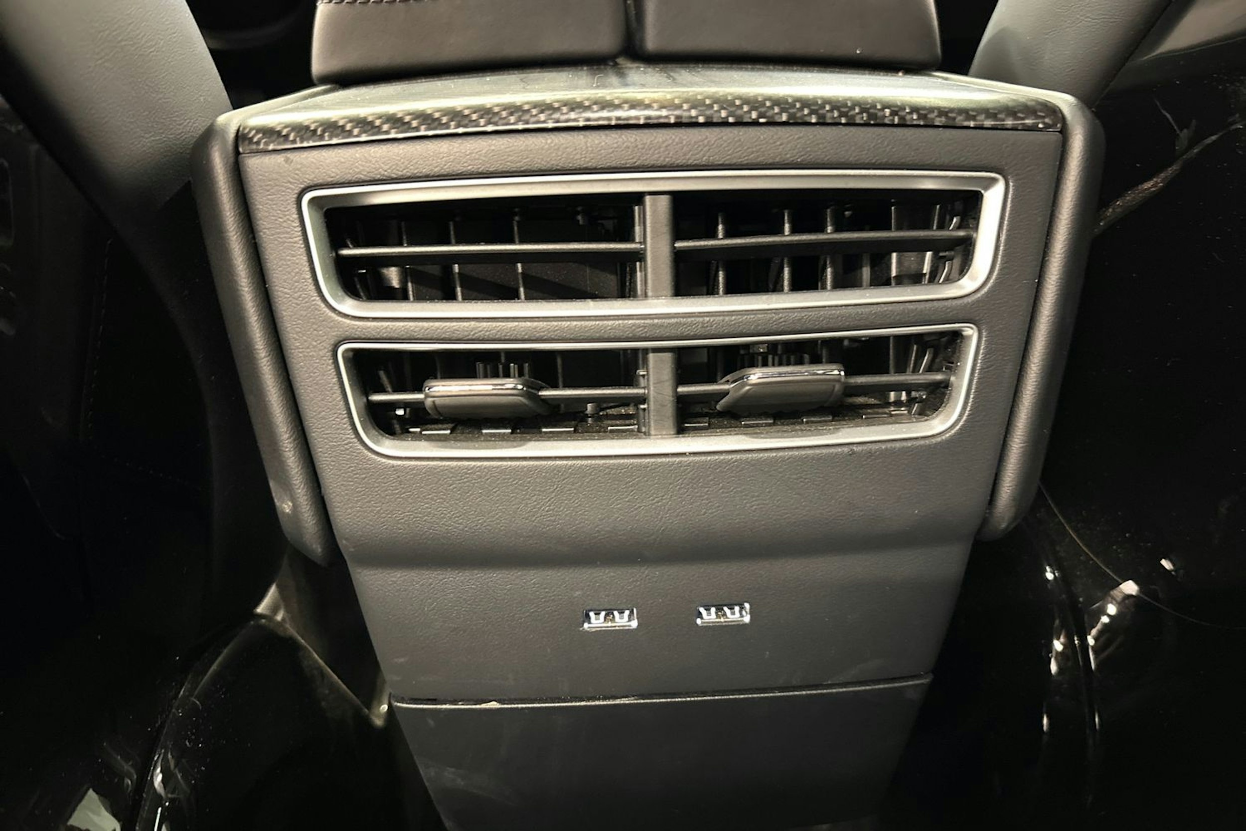 punainen Tesla Model X 2017 kuva 19.