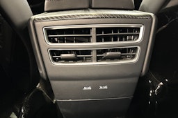 punainen Tesla Model X 2017 kuva 19.