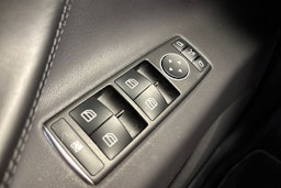 punainen Tesla Model X 2017 kuva 20.