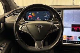punainen Tesla Model X 2017 kuva 23.