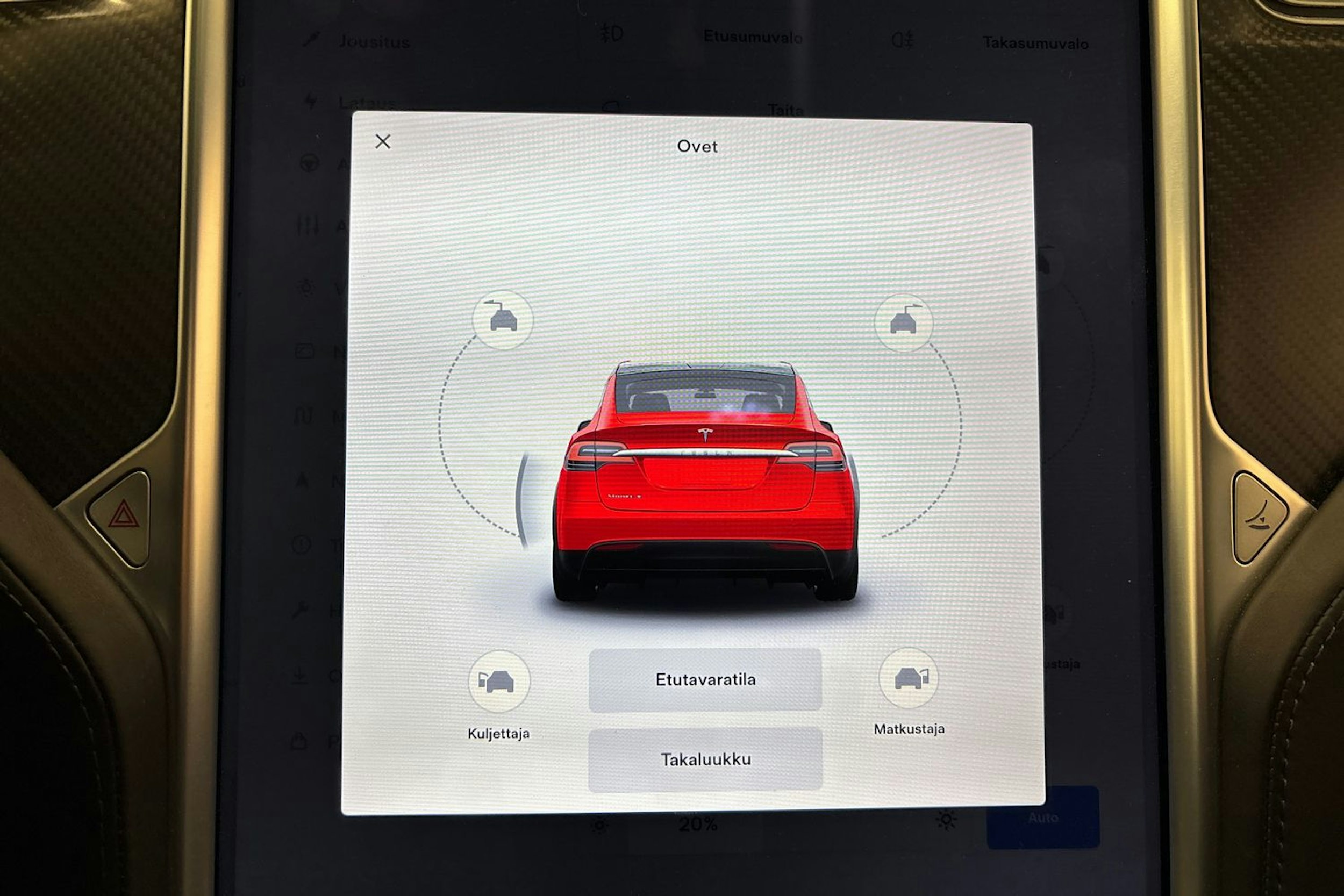 punainen Tesla Model X 2017 kuva 26.