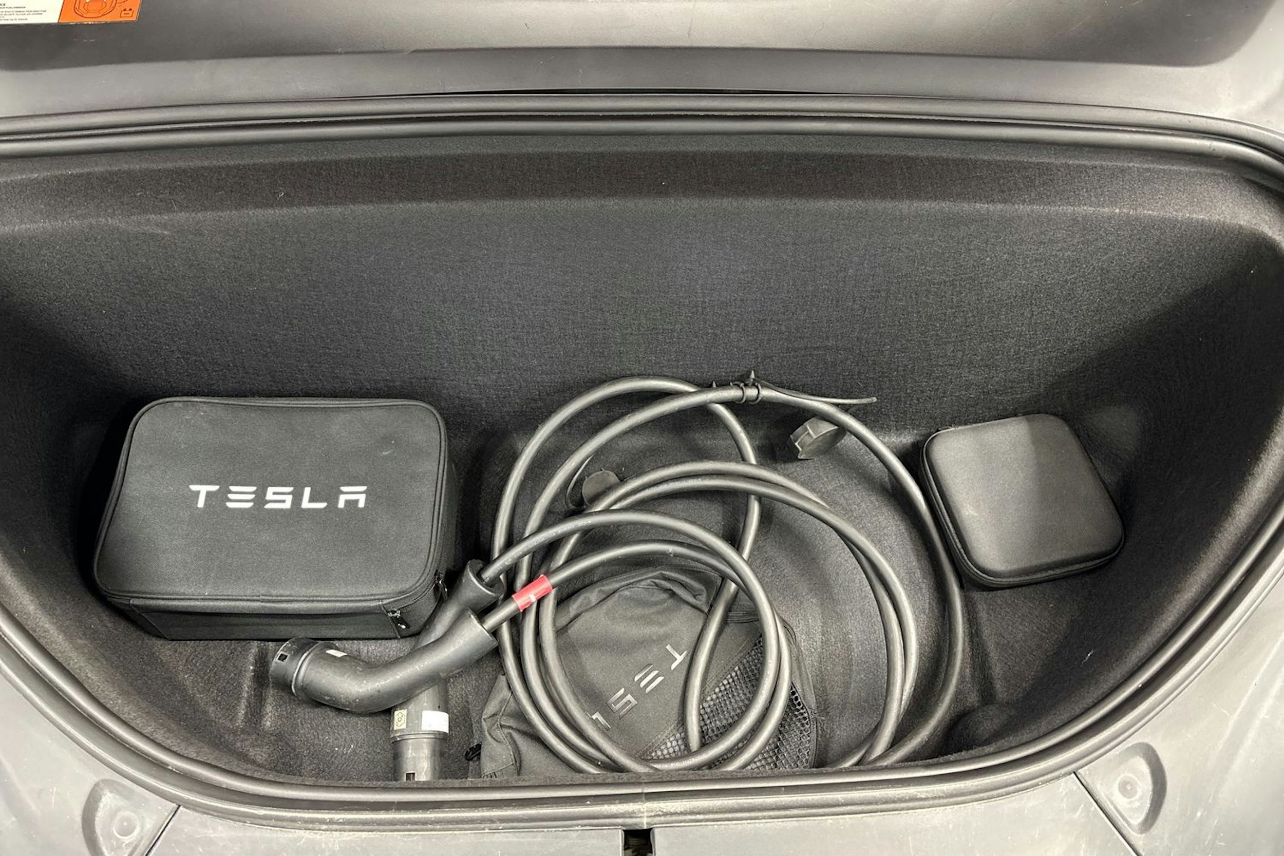 punainen Tesla Model X 2017 kuva 31.