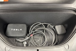 punainen Tesla Model X 2017 kuva 31.