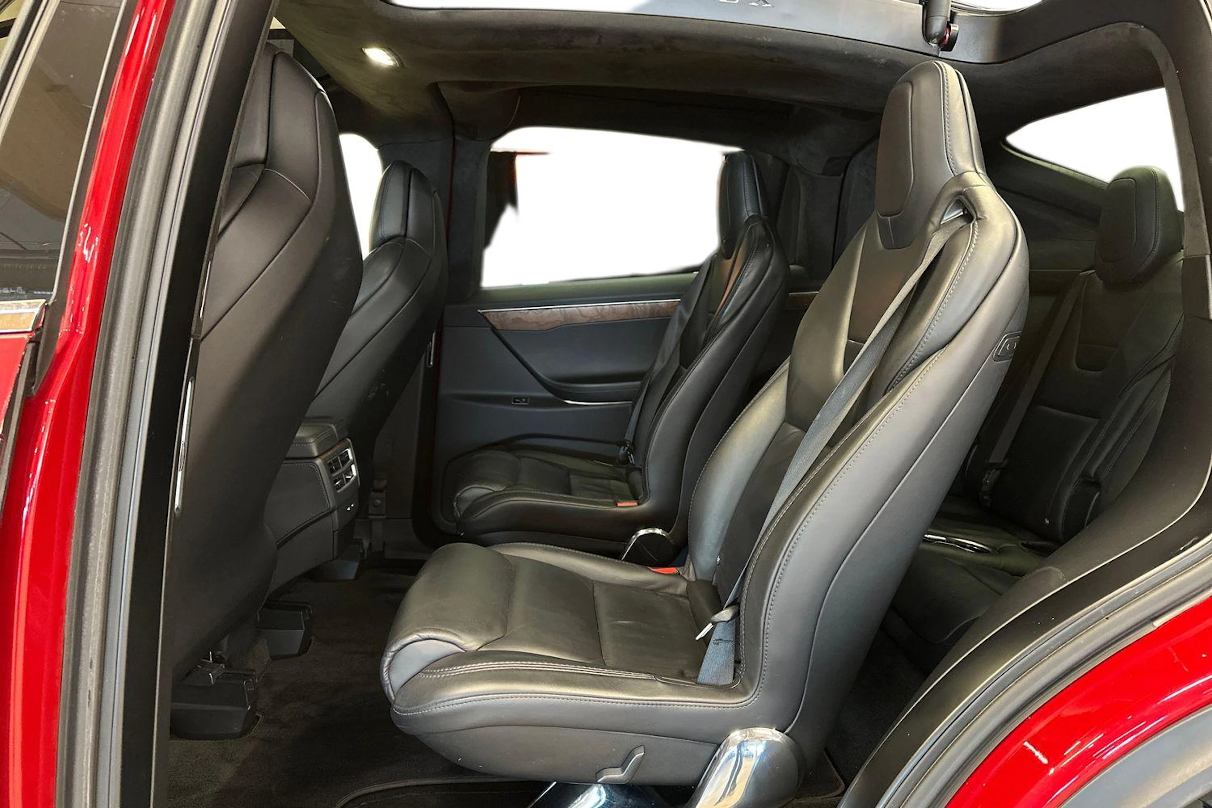 punainen Tesla Model X 2017 kuva 11.