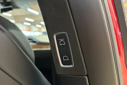 punainen Tesla Model X 2017 kuva 18.
