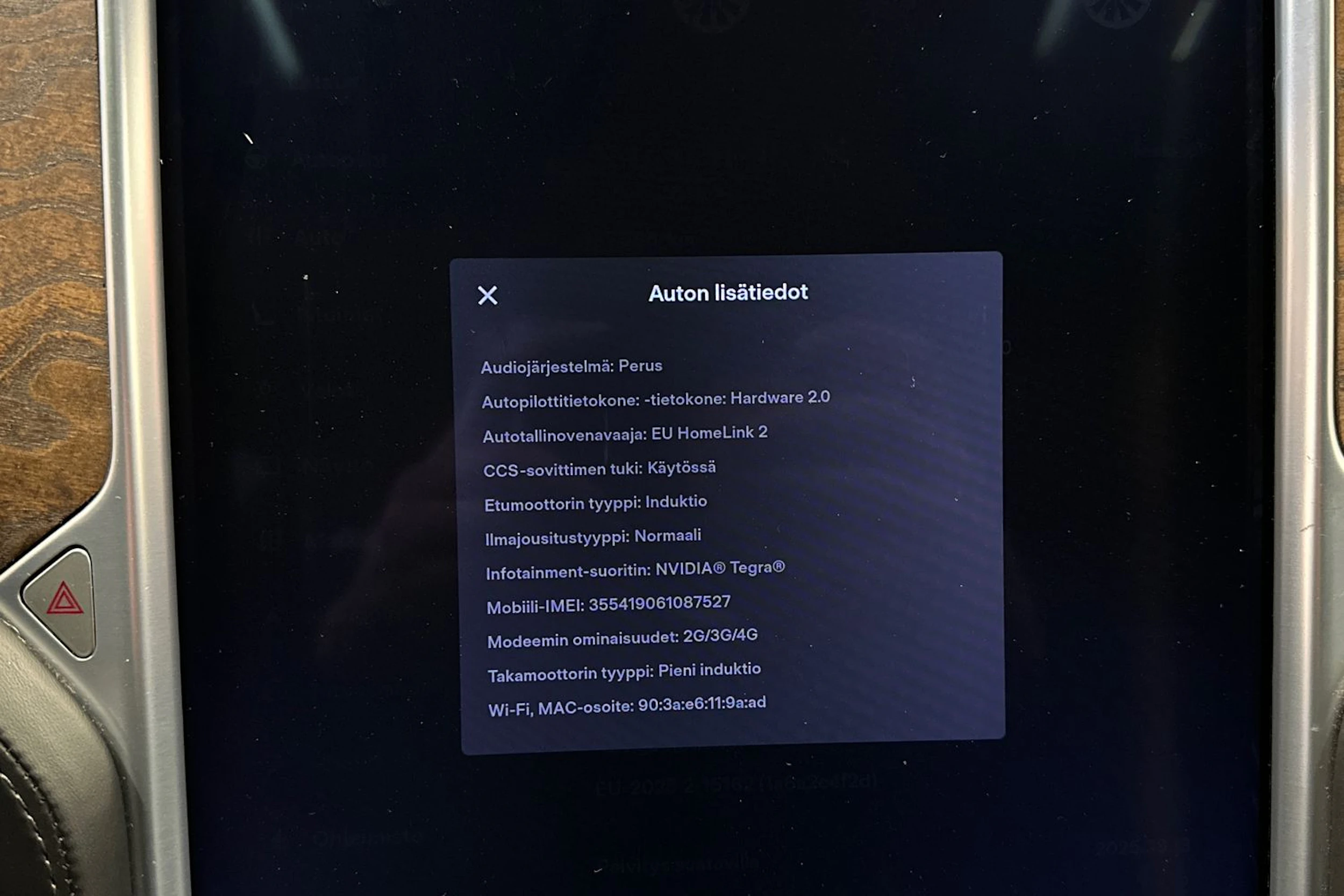 punainen Tesla Model X 2017 kuva 24.