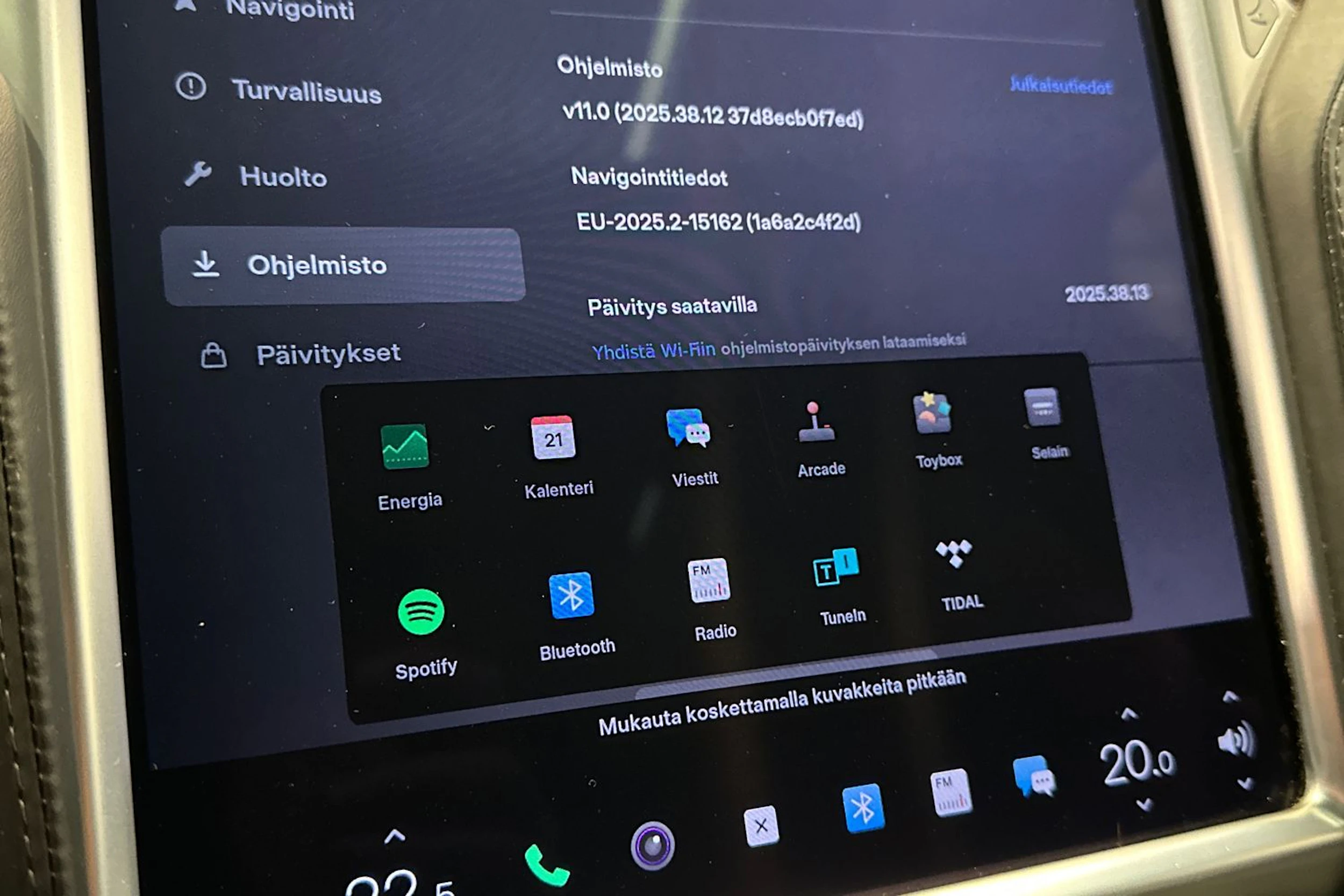 punainen Tesla Model X 2017 kuva 25.