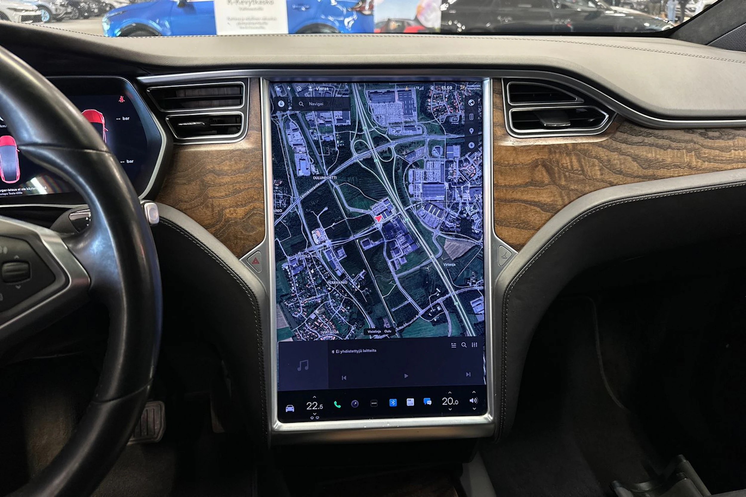 punainen Tesla Model X 2017 kuva 26.