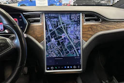 punainen Tesla Model X 2017 kuva 26.