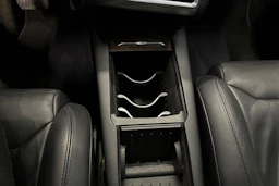 punainen Tesla Model X 2017 kuva 27.