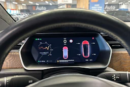 punainen Tesla Model X 2017 kuva 28.