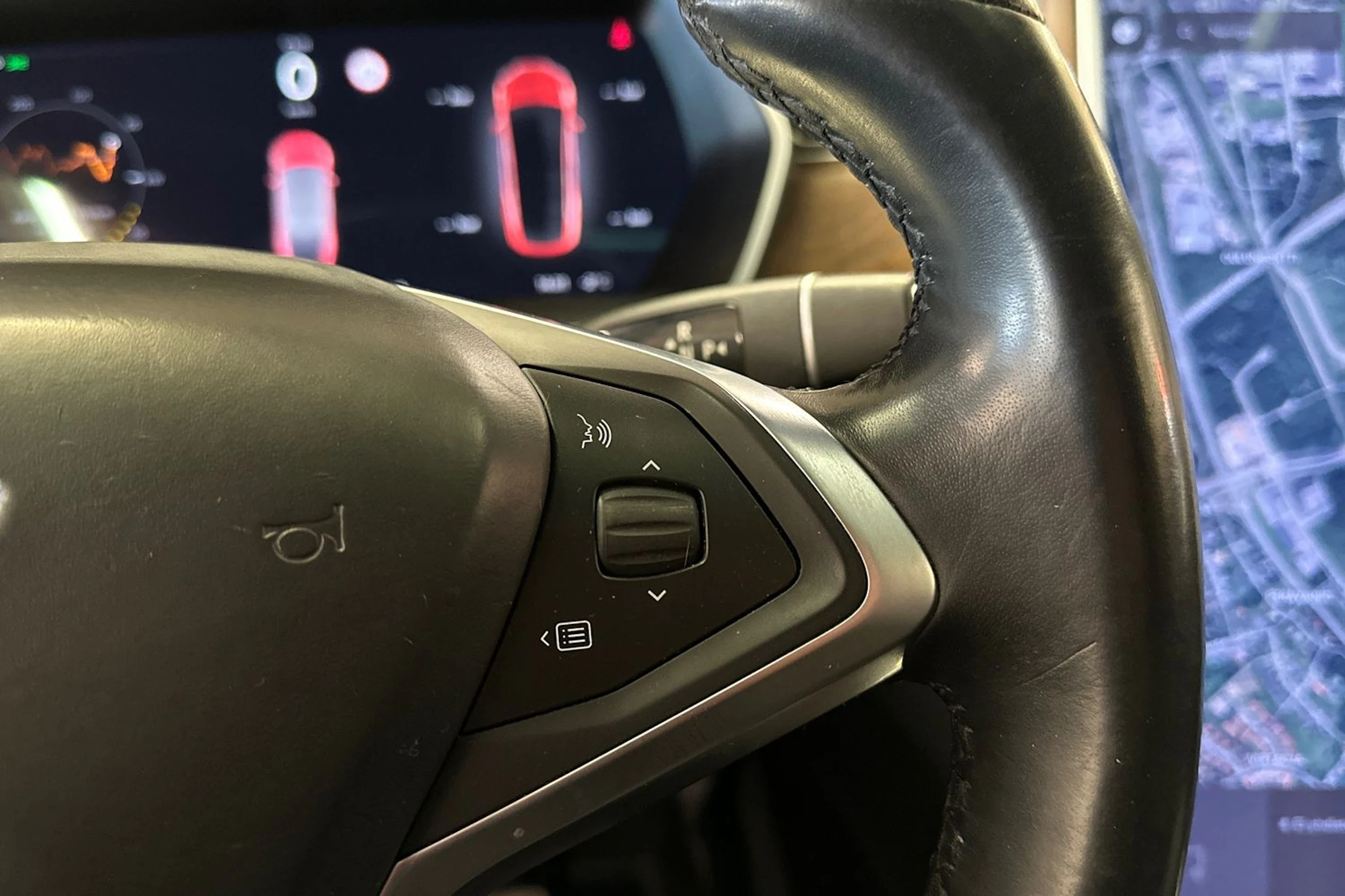 punainen Tesla Model X 2017 kuva 30.