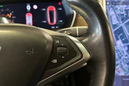 punainen Tesla Model X 2017 kuva 30.