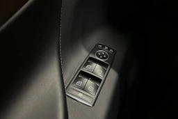 punainen Tesla Model X 2017 kuva 31.
