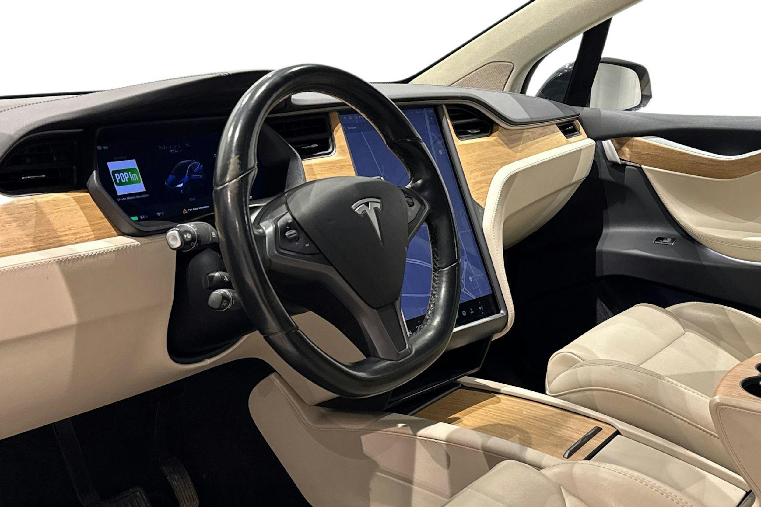 musta Tesla Model X 2018 kuva 7.