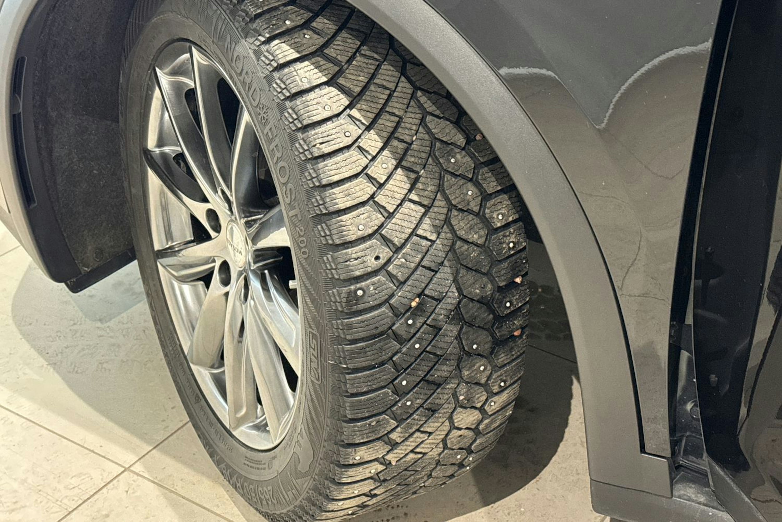 musta Tesla Model X 2018 kuva 13.