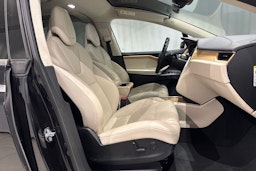 musta Tesla Model X 2018 kuva 17.