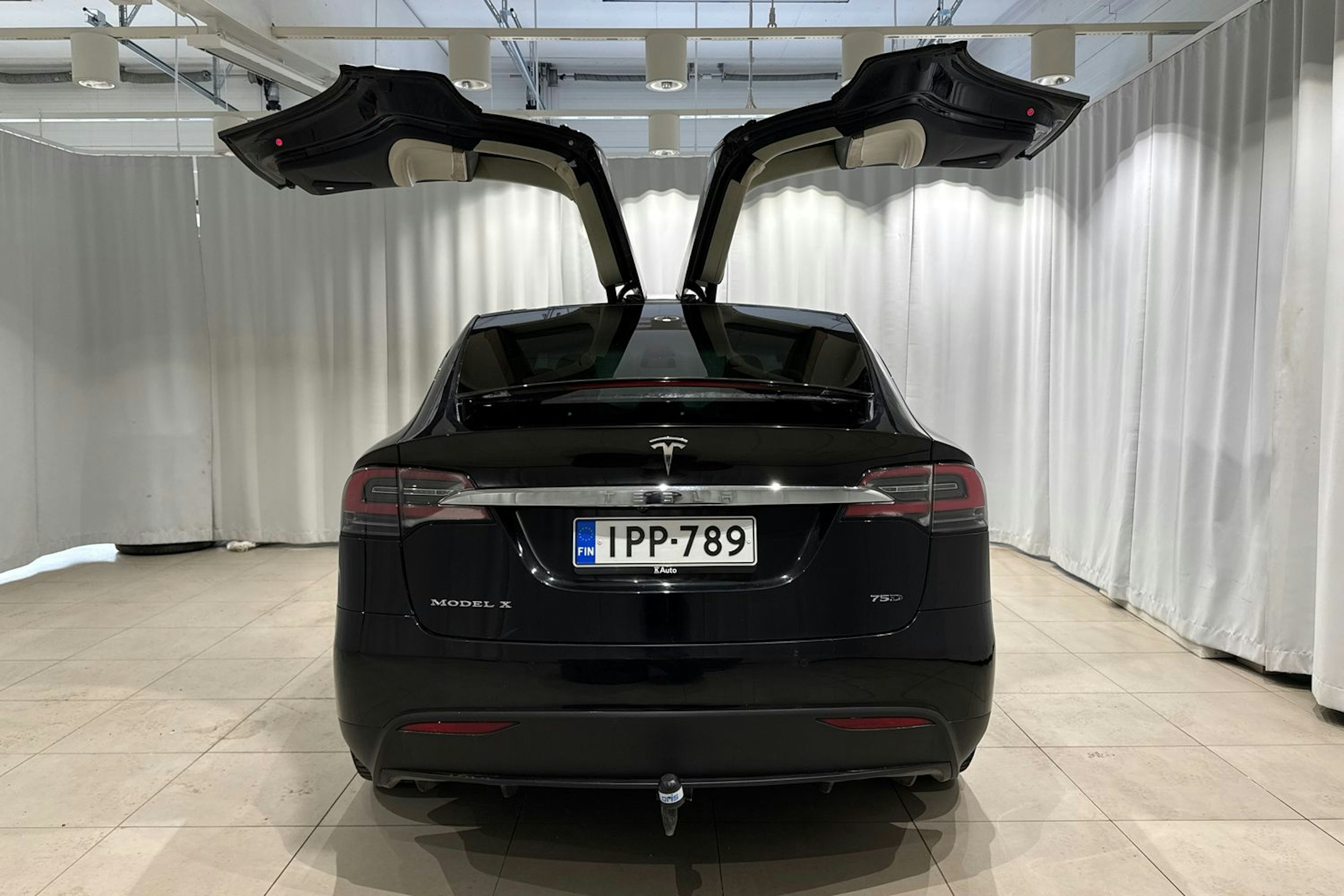 musta Tesla Model X 2018 kuva 18.