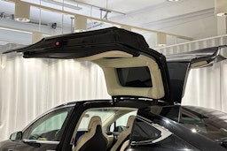 musta Tesla Model X 2018 kuva 19.