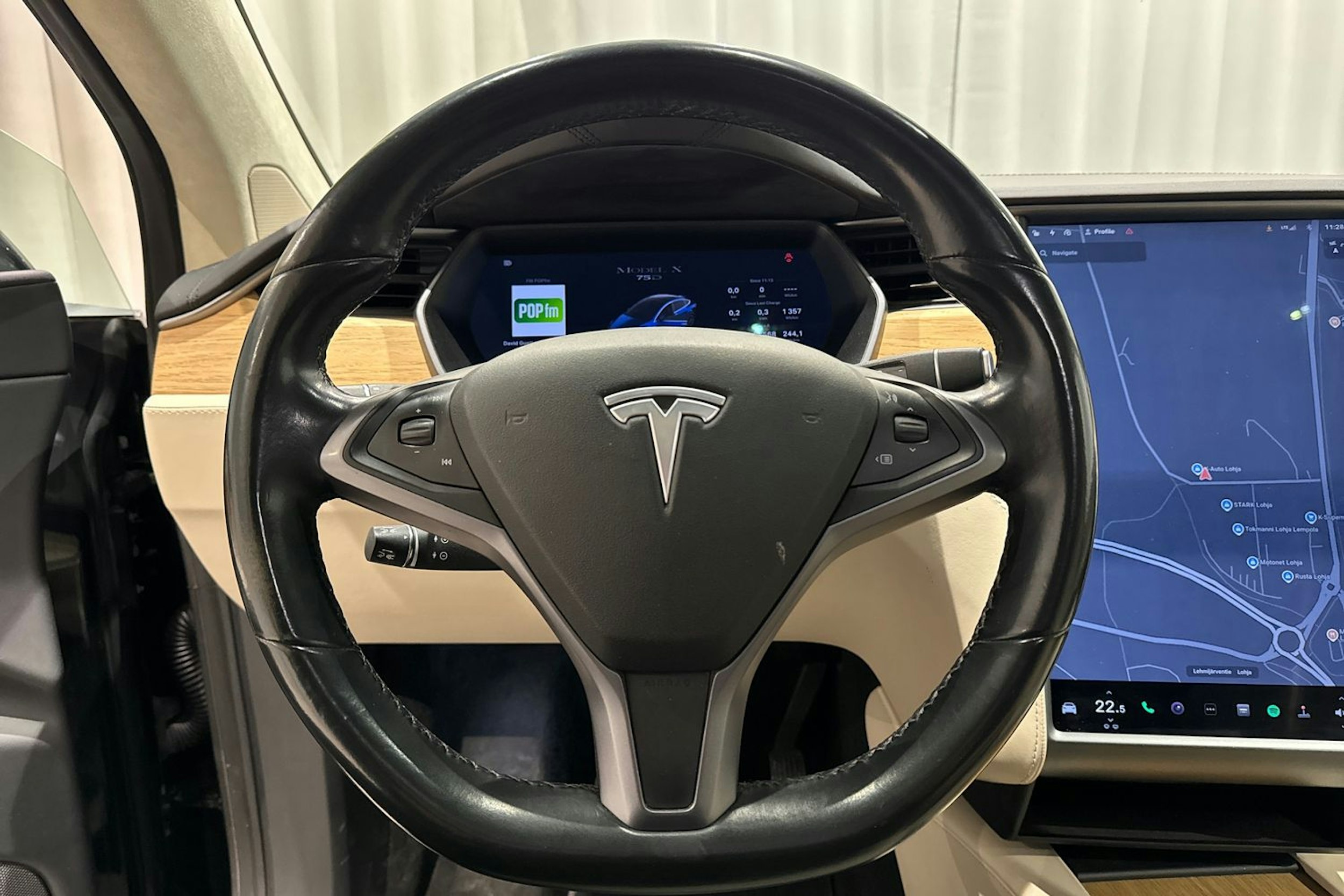 musta Tesla Model X 2018 kuva 21.