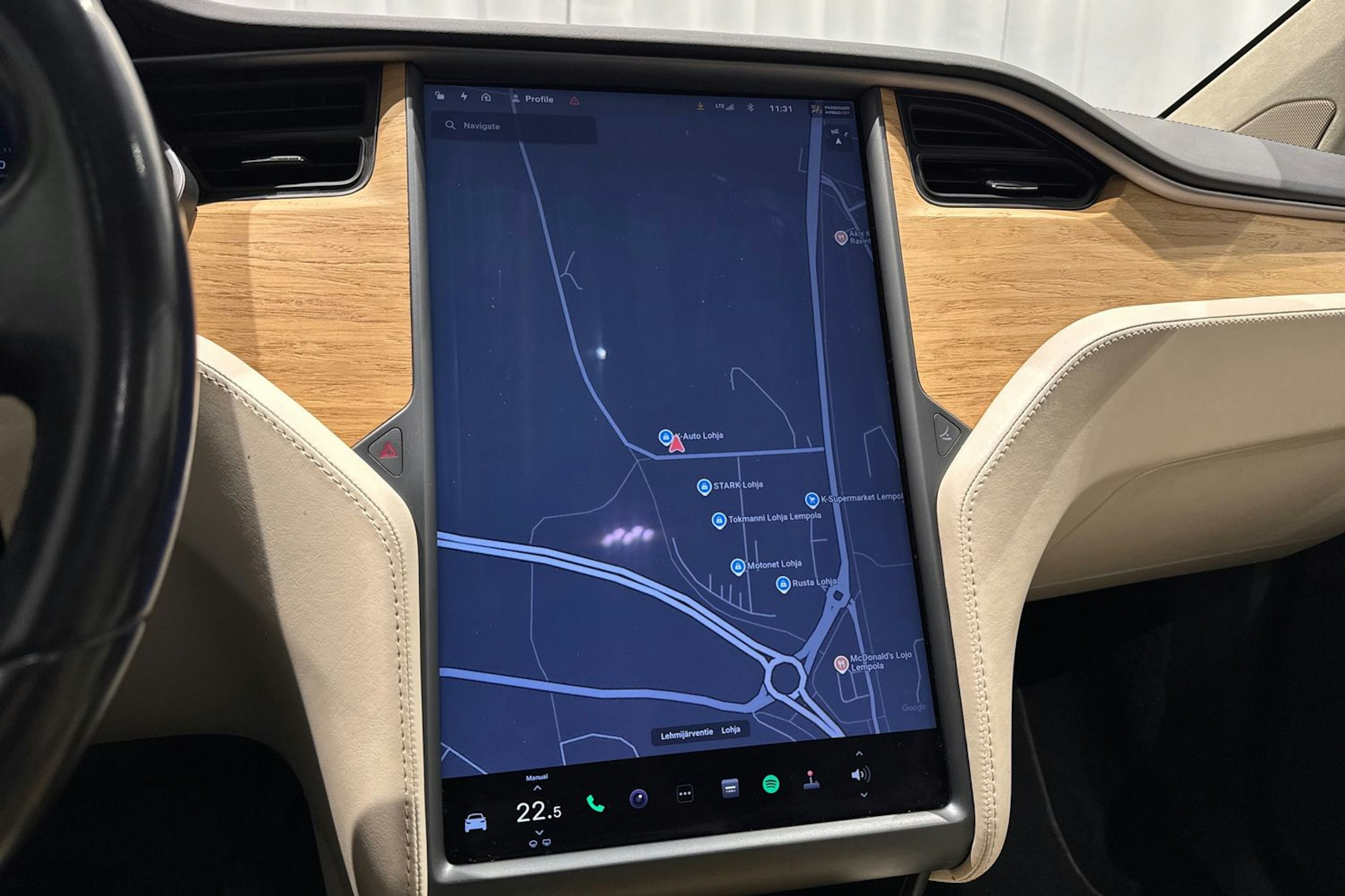 musta Tesla Model X 2018 kuva 24.