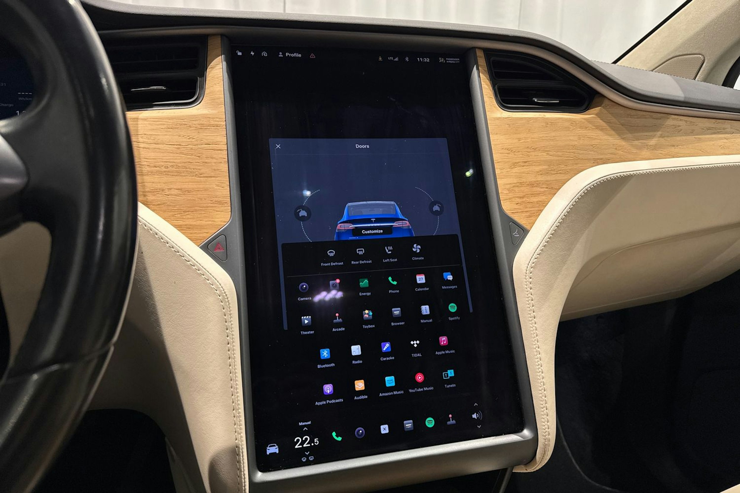 musta Tesla Model X 2018 kuva 26.