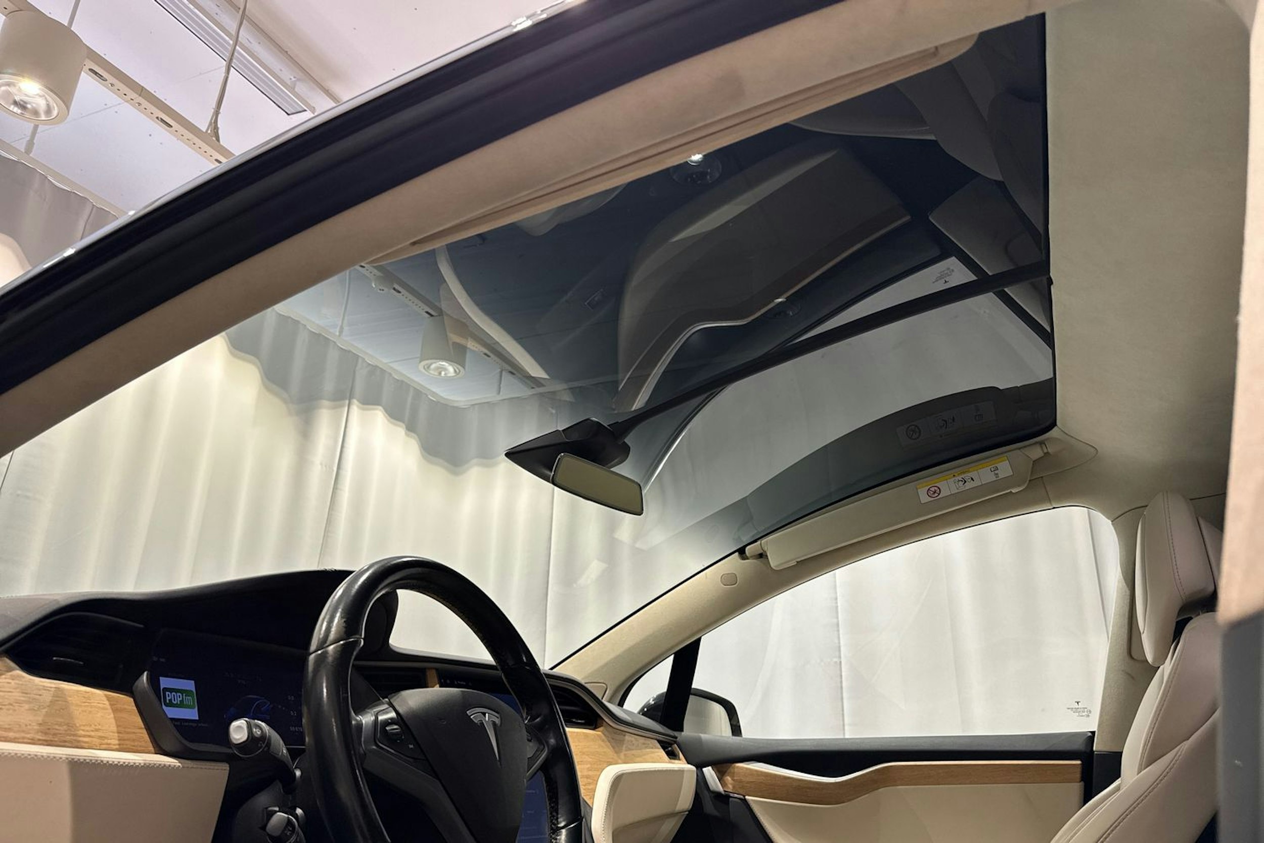 musta Tesla Model X 2018 kuva 32.