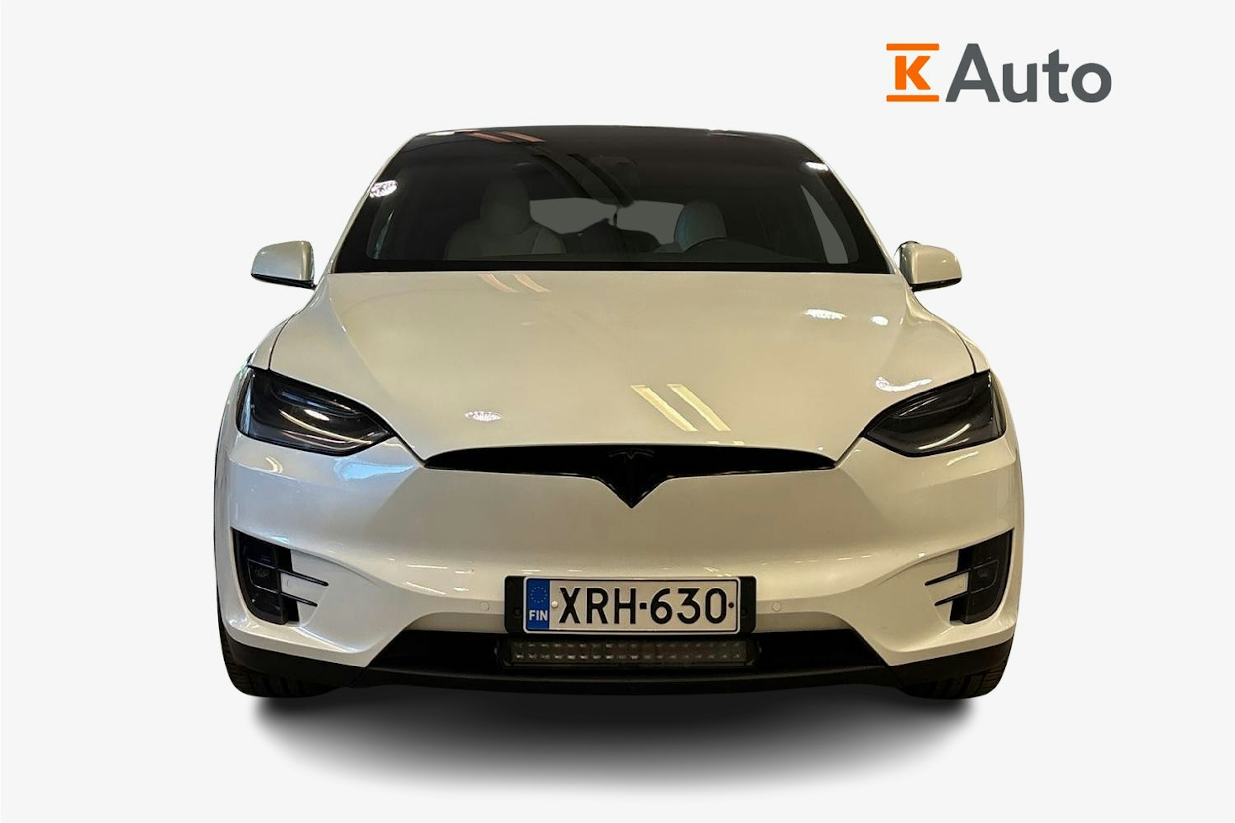 valkoinen Tesla Model X 2020 kuva 5.