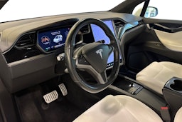 valkoinen Tesla Model X 2020 kuva 7.