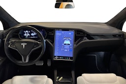 valkoinen Tesla Model X 2020 kuva 9.