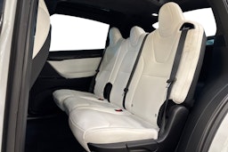 valkoinen Tesla Model X 2020 kuva 10.
