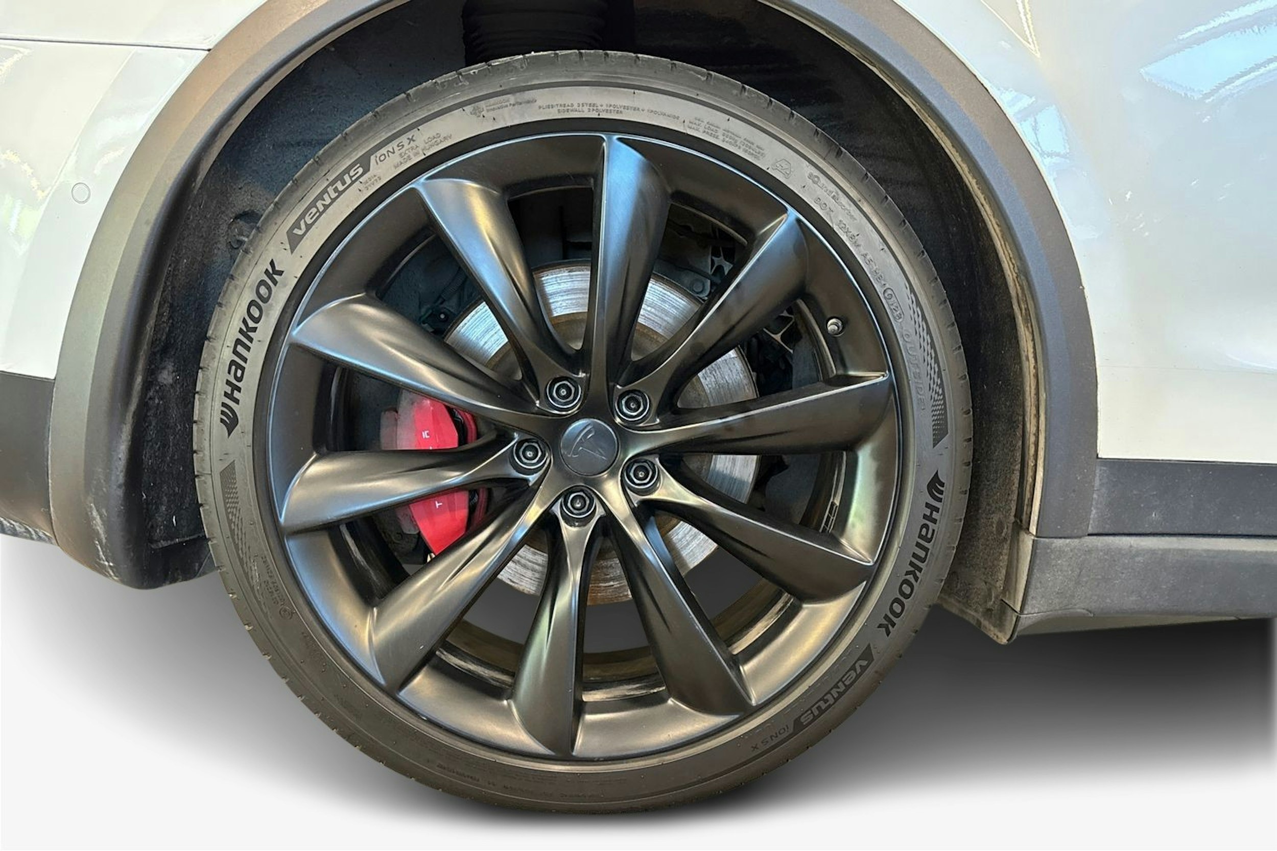 valkoinen Tesla Model X 2020 kuva 11.