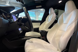 valkoinen Tesla Model X 2020 kuva 14.
