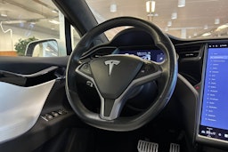valkoinen Tesla Model X 2020 kuva 15.