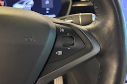valkoinen Tesla Model X 2020 kuva 17.