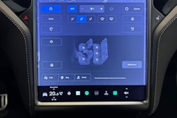 valkoinen Tesla Model X 2020 kuva 22.