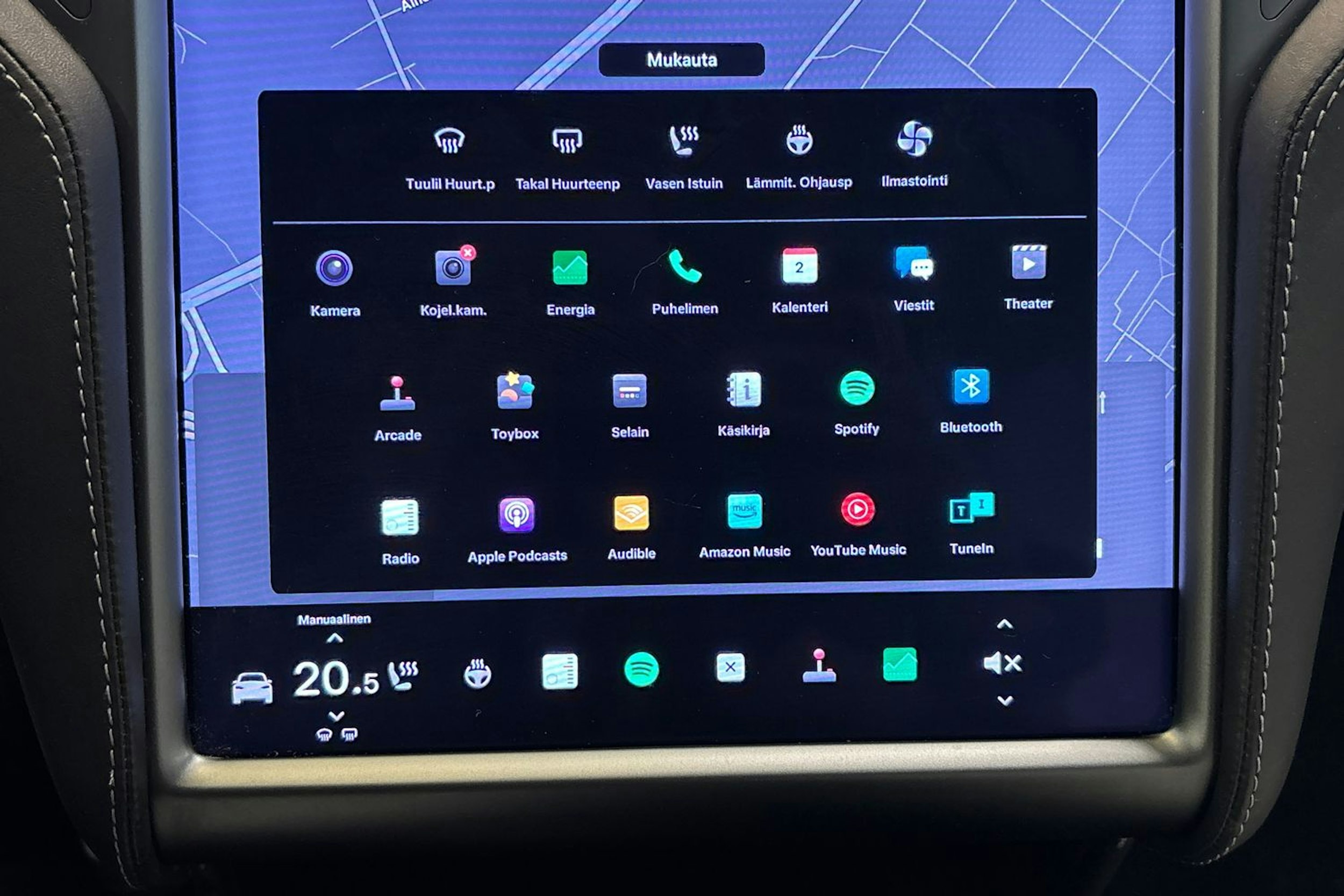 valkoinen Tesla Model X 2020 kuva 23.