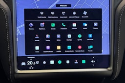 valkoinen Tesla Model X 2020 kuva 23.