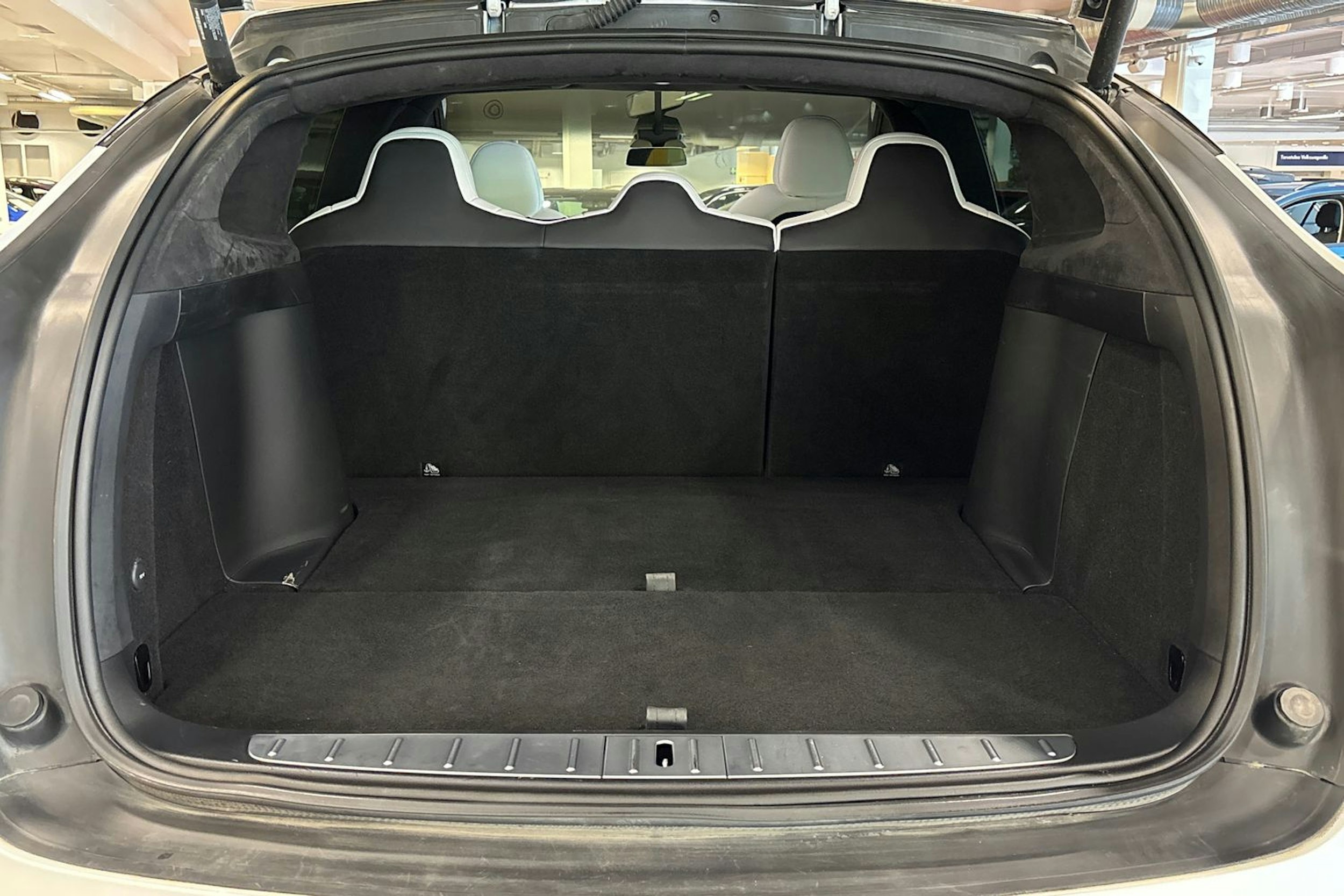 valkoinen Tesla Model X 2020 kuva 24.