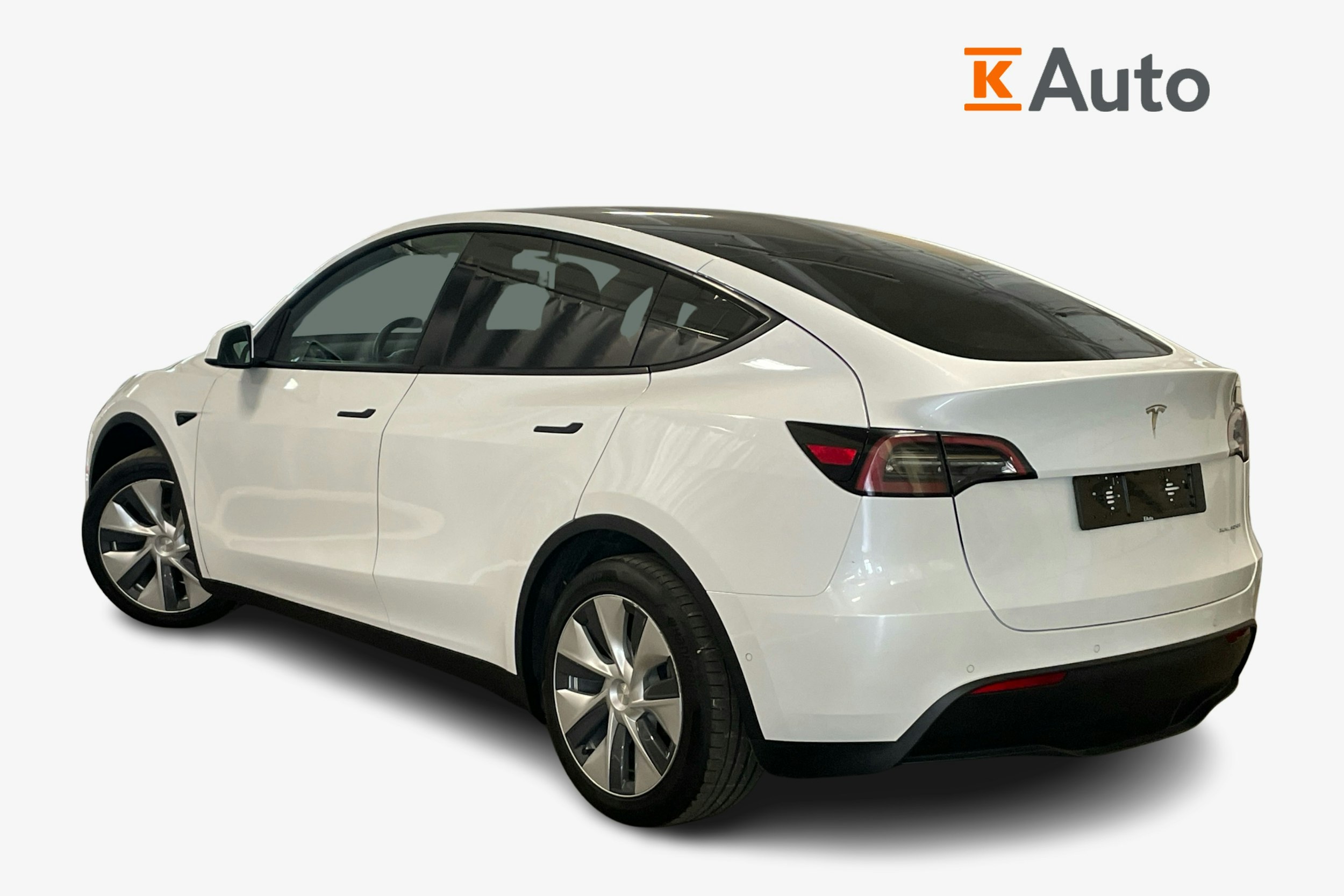 valkoinen Tesla Model Y 2021 kuva 2.