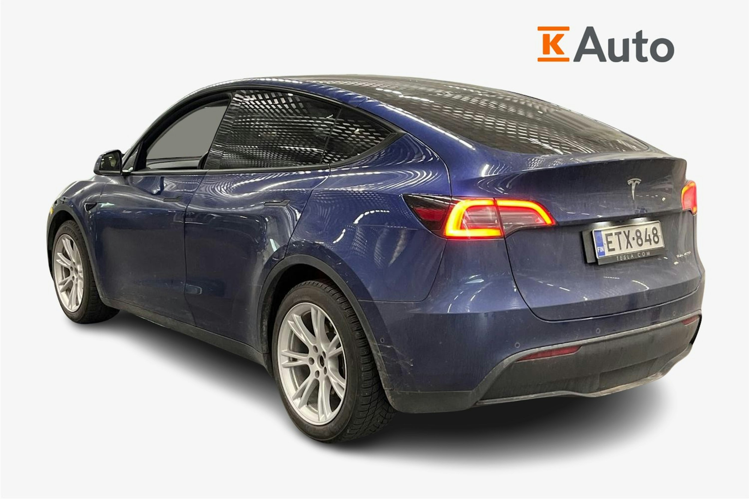 sininen Tesla Model Y 2021 kuva 2.