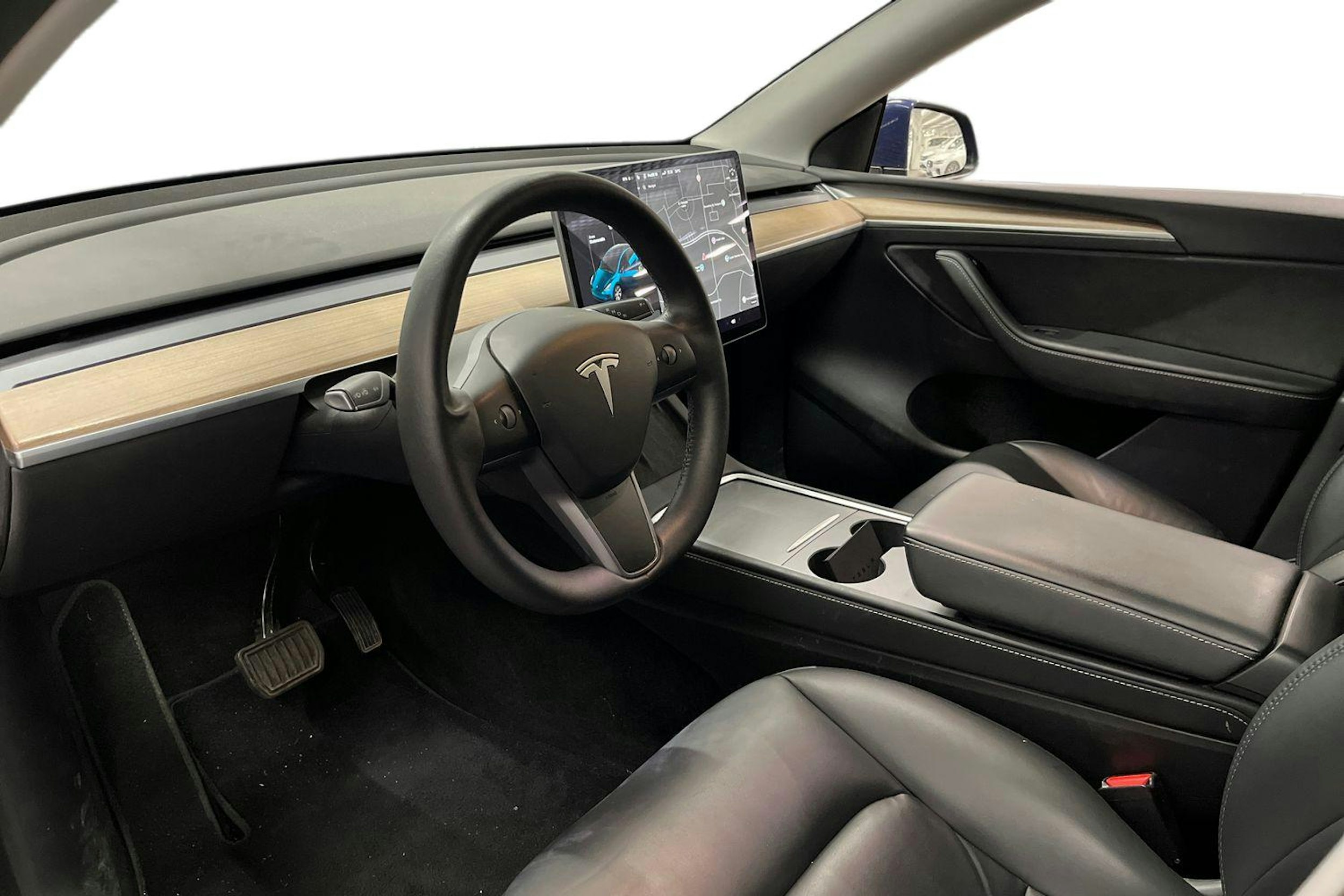 sininen Tesla Model Y 2021 kuva 3.