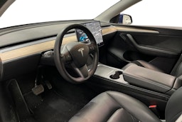 sininen Tesla Model Y 2021 kuva 3.