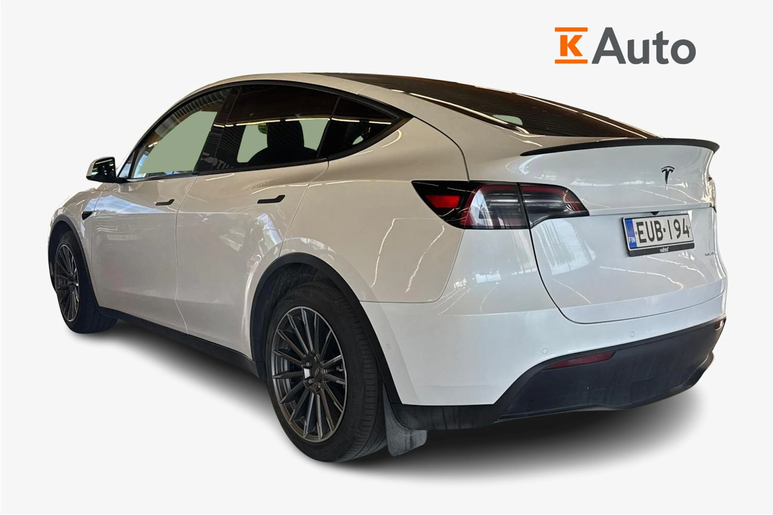 valkoinen Tesla Model Y 2021 kuva 2.