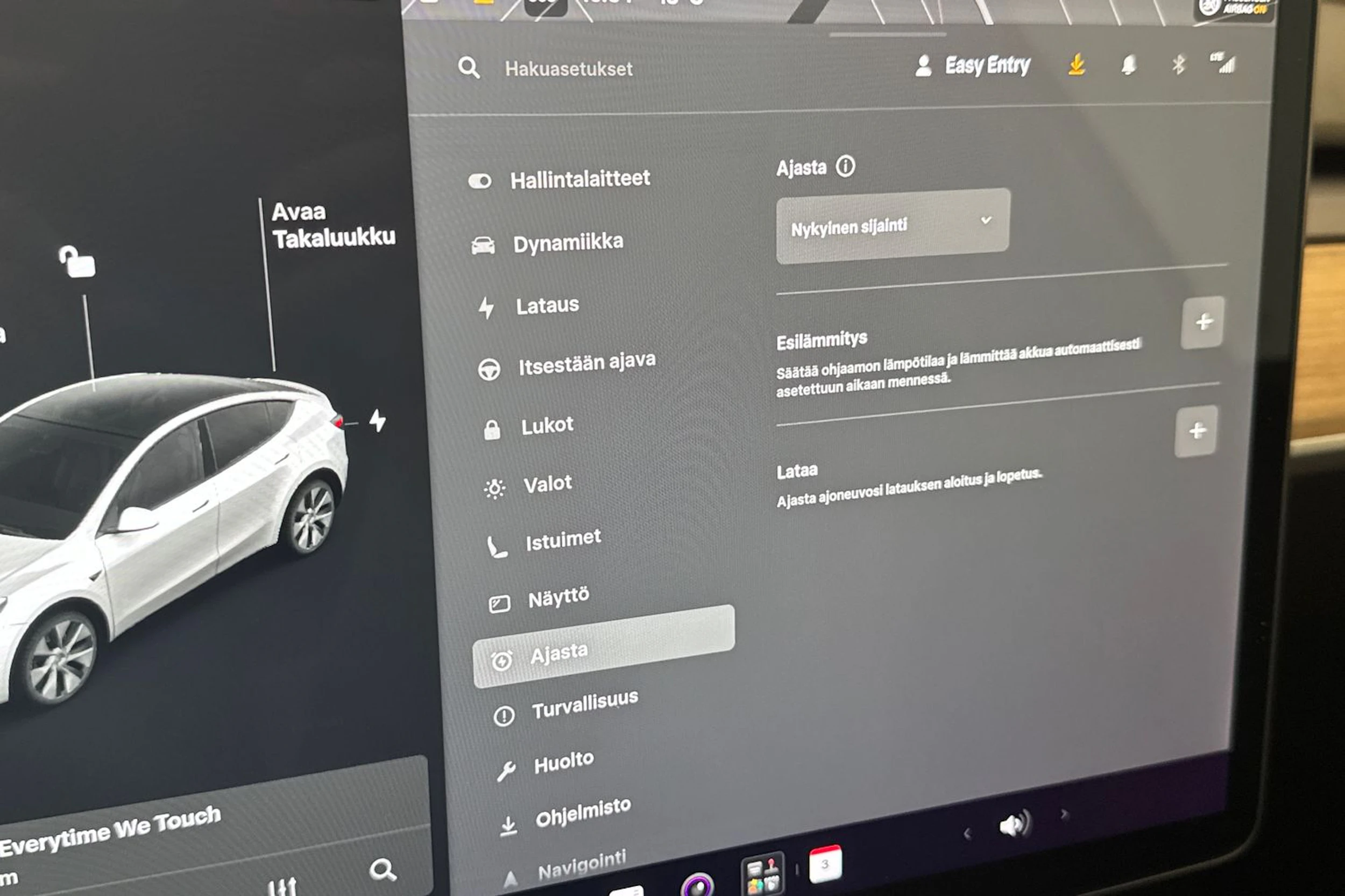 valkoinen Tesla Model Y 2021 kuva 25.