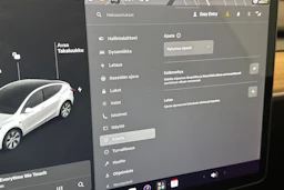 valkoinen Tesla Model Y 2021 kuva 25.