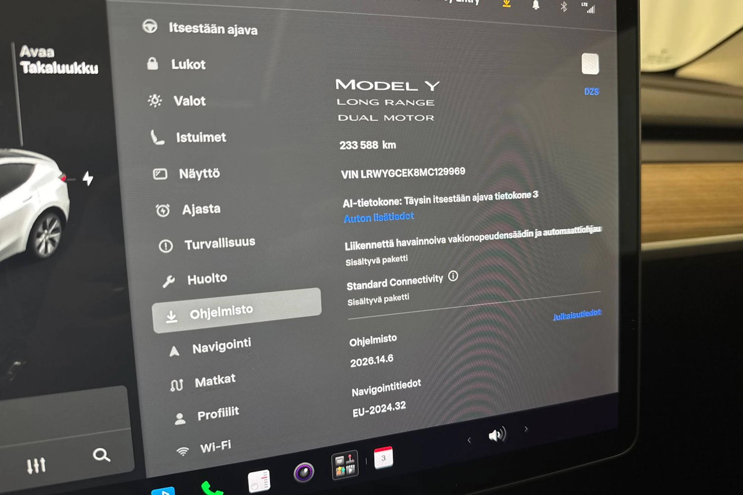 valkoinen Tesla Model Y 2021 kuva 27.